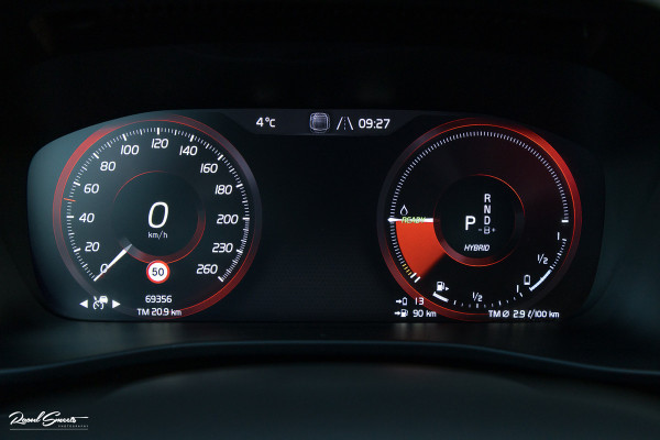 Volvo XC40 1.5 T5 Recharge R-Design | Adaptieve cruise | Zwenkbare trekhaak | Blis | Actieve bochtverlichting |