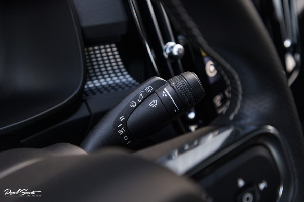 Volvo XC40 1.5 T5 Recharge R-Design | Adaptieve cruise | Zwenkbare trekhaak | Blis | Actieve bochtverlichting |