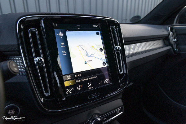 Volvo XC40 1.5 T5 Recharge R-Design | Adaptieve cruise | Zwenkbare trekhaak | Blis | Actieve bochtverlichting |
