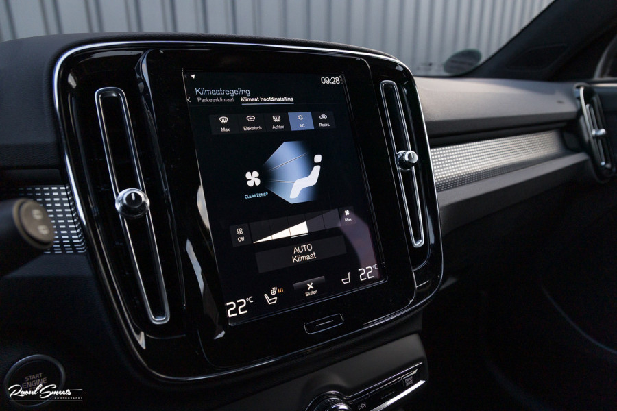 Volvo XC40 1.5 T5 Recharge R-Design | Adaptieve cruise | Zwenkbare trekhaak | Blis | Actieve bochtverlichting |