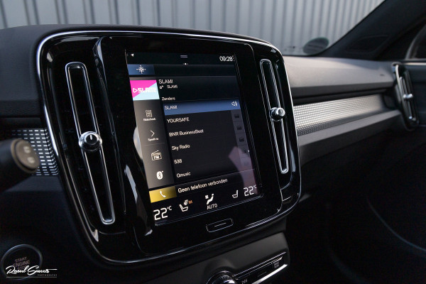 Volvo XC40 1.5 T5 Recharge R-Design | Adaptieve cruise | Zwenkbare trekhaak | Blis | Actieve bochtverlichting |