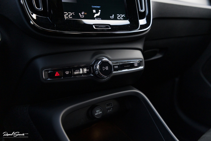 Volvo XC40 1.5 T5 Recharge R-Design | Adaptieve cruise | Zwenkbare trekhaak | Blis | Actieve bochtverlichting |