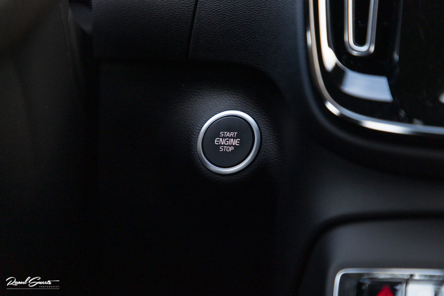 Volvo XC40 1.5 T5 Recharge R-Design | Adaptieve cruise | Zwenkbare trekhaak | Blis | Actieve bochtverlichting |