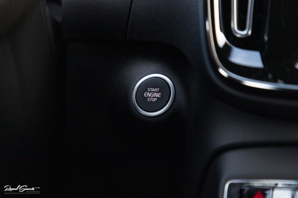 Volvo XC40 1.5 T5 Recharge R-Design | Adaptieve cruise | Zwenkbare trekhaak | Blis | Actieve bochtverlichting |