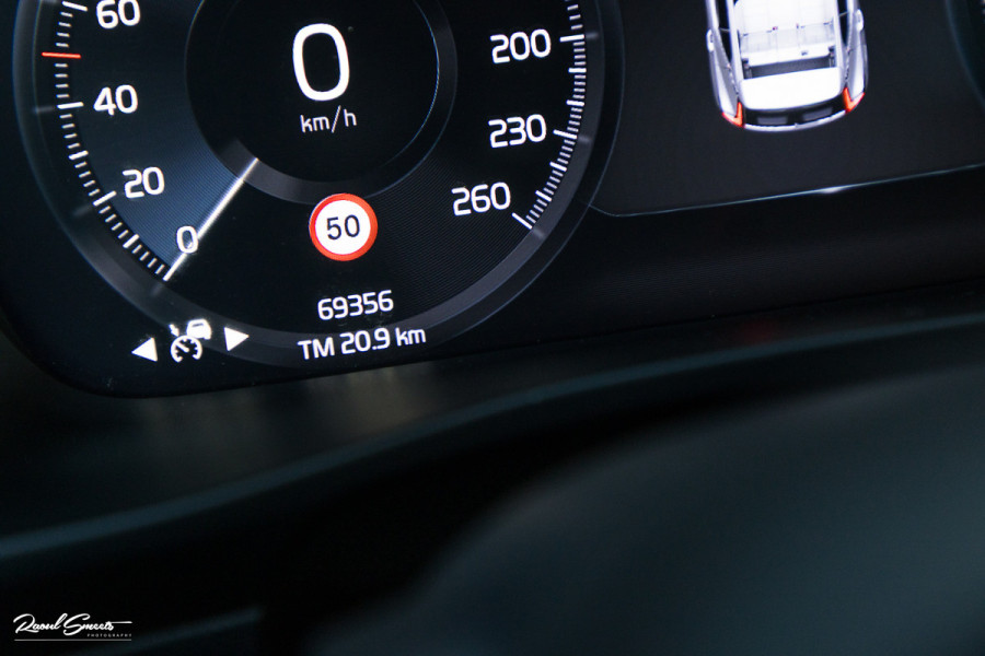 Volvo XC40 1.5 T5 Recharge R-Design | Adaptieve cruise | Zwenkbare trekhaak | Blis | Actieve bochtverlichting |