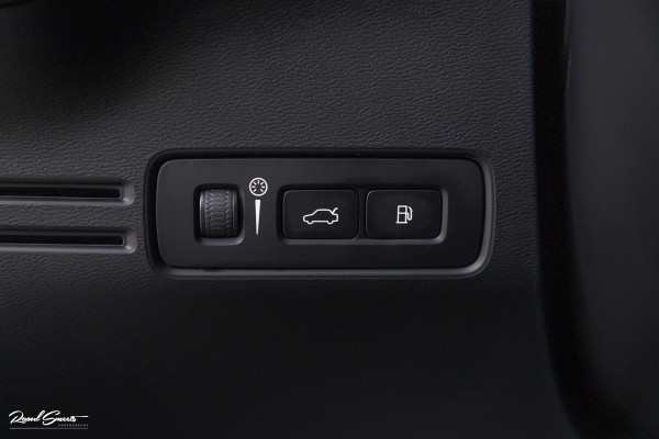 Volvo XC40 1.5 T5 Recharge R-Design | Adaptieve cruise | Zwenkbare trekhaak | Blis | Actieve bochtverlichting |