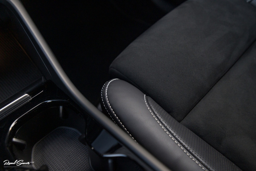 Volvo XC40 1.5 T5 Recharge R-Design | Adaptieve cruise | Zwenkbare trekhaak | Blis | Actieve bochtverlichting |