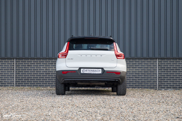 Volvo XC40 1.5 T5 Recharge R-Design | Adaptieve cruise | Zwenkbare trekhaak | Blis | Actieve bochtverlichting |