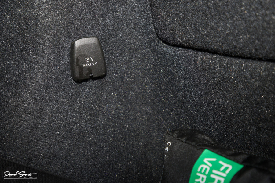 Volvo XC40 1.5 T5 Recharge R-Design | Adaptieve cruise | Zwenkbare trekhaak | Blis | Actieve bochtverlichting |