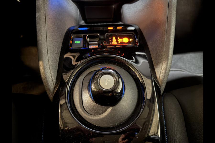 Nissan Leaf N-Connecta 40 kWh | Adaptive cruise | Carplay | 360 camera | Stoel/stuur/achterbankverwarming