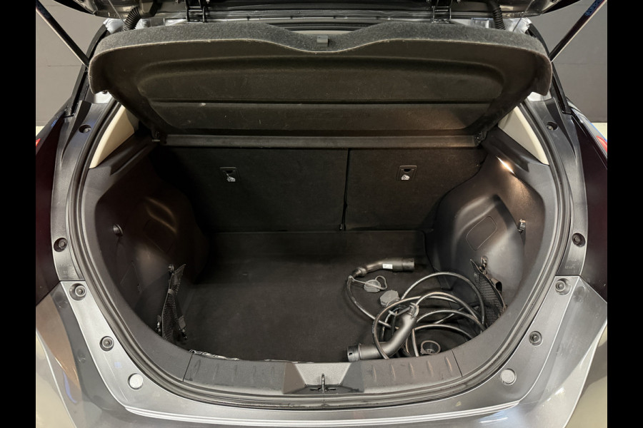 Nissan Leaf N-Connecta 40 kWh | Adaptive cruise | Carplay | 360 camera | Stoel/stuur/achterbankverwarming