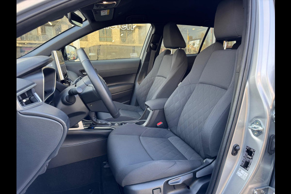 Toyota Corolla Cross 1.8 Hybrid Style | Dynamic, Elektrische achterklep, 18 inch, Keyless, Privacy glass