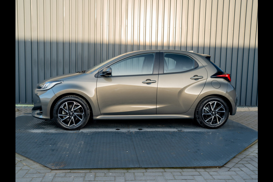 Toyota Yaris 1.5 Hybrid Business Plus | Navi | Keyless | Leder | Stoelverwarming | Prijs Rijklaar!!