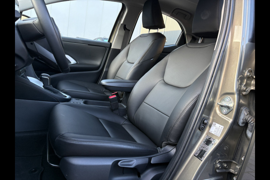Toyota Yaris 1.5 Hybrid Business Plus | Navi | Keyless | Leder | Stoelverwarming | Prijs Rijklaar!!