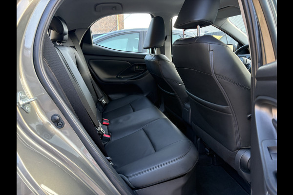 Toyota Yaris 1.5 Hybrid Business Plus | Navi | Keyless | Leder | Stoelverwarming | Prijs Rijklaar!!