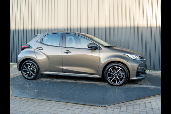 Toyota Yaris 1.5 Hybrid Business Plus | Navi | Keyless | Leder | Stoelverwarming | Prijs Rijklaar!!