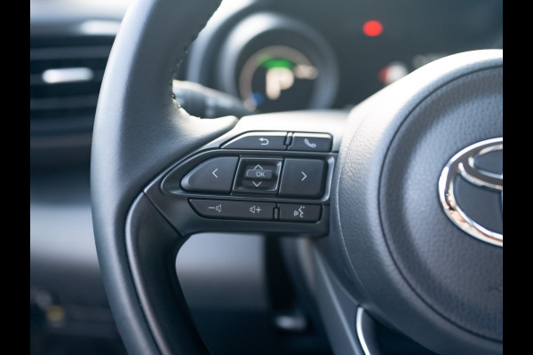 Toyota Yaris 1.5 Hybrid Business Plus | Navi | Keyless | Leder | Stoelverwarming | Prijs Rijklaar!!