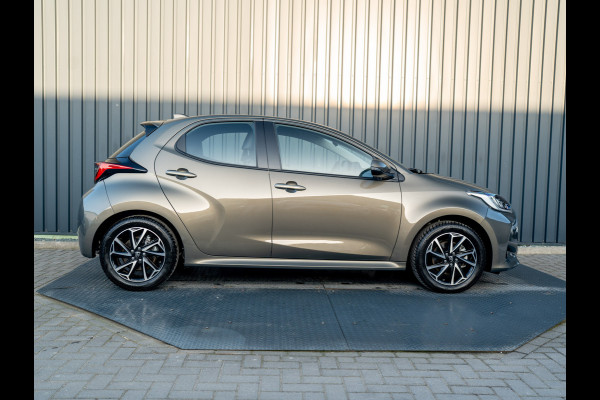 Toyota Yaris 1.5 Hybrid Business Plus | Navi | Keyless | Leder | Stoelverwarming | Prijs Rijklaar!!