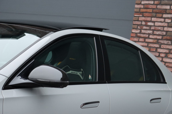 Mercedes-Benz E-Klasse AMG 53 4MATIC+ Edition 1 | Hyperscreen | Achterasbesturing | AMG-performance Stoelen | Carbon | Distronic+ | Multicontourstoelen | Stoelventilatie | Zonnerollo's | HUD | 3D-Display |