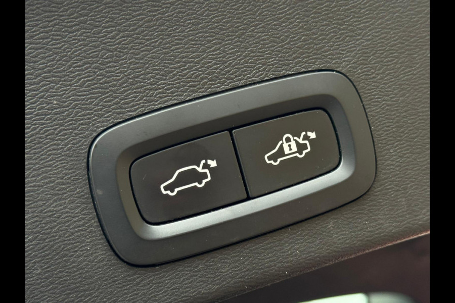 Volvo XC40 Recharge P8 AWD 408 pk R-Design, panoramadak, vele opties, afn. trekhaak, 1 e eigenaar, NL auto met nap