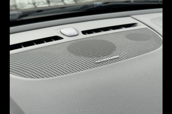 Volvo XC40 Recharge P8 AWD 408 pk R-Design, panoramadak, vele opties, afn. trekhaak, 1 e eigenaar, NL auto met nap