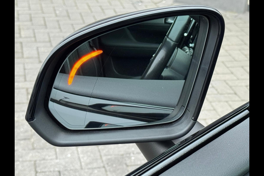 Volvo XC40 Recharge P8 AWD 408 pk R-Design, panoramadak, vele opties, afn. trekhaak, 1 e eigenaar, NL auto met nap