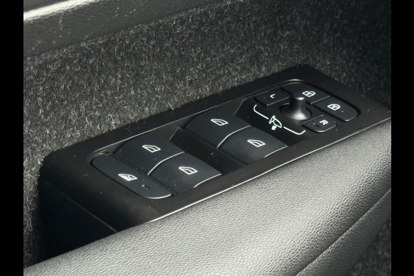 Volvo XC40 Recharge P8 AWD 408 pk R-Design, panoramadak, vele opties, afn. trekhaak, 1 e eigenaar, NL auto met nap