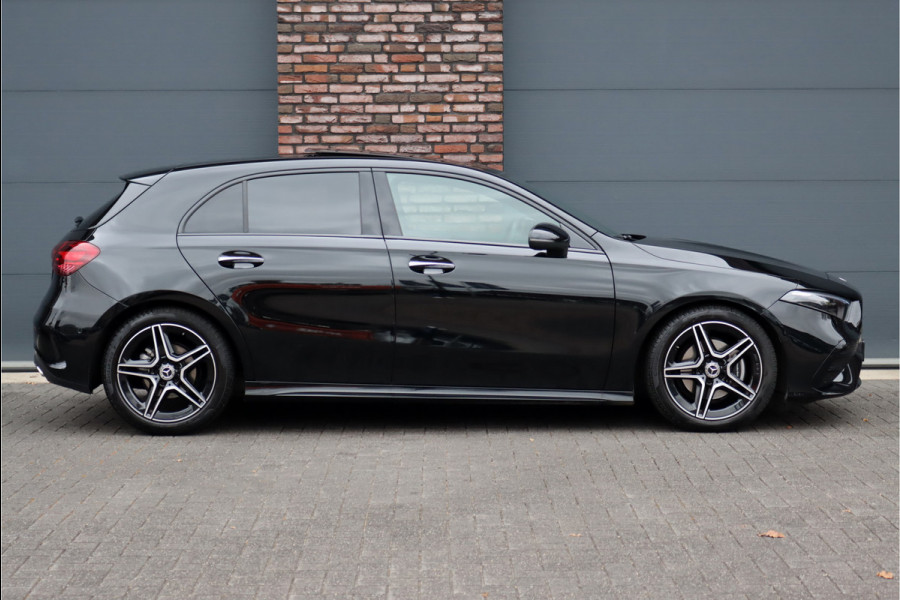 Mercedes-Benz A-Klasse 180 AMG Line Aut7 | Facelift | Panoramadak | Verwarmd Stuurwiel | Trekhaak | Camera | Keyless Go | Widescreen | Sfeerverlichting | Stoelverwarming | High Perf. LED |