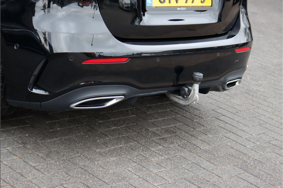 Mercedes-Benz A-Klasse 180 AMG Line Aut7 | Facelift | Panoramadak | Verwarmd Stuurwiel | Trekhaak | Camera | Keyless Go | Widescreen | Sfeerverlichting | Stoelverwarming | High Perf. LED |
