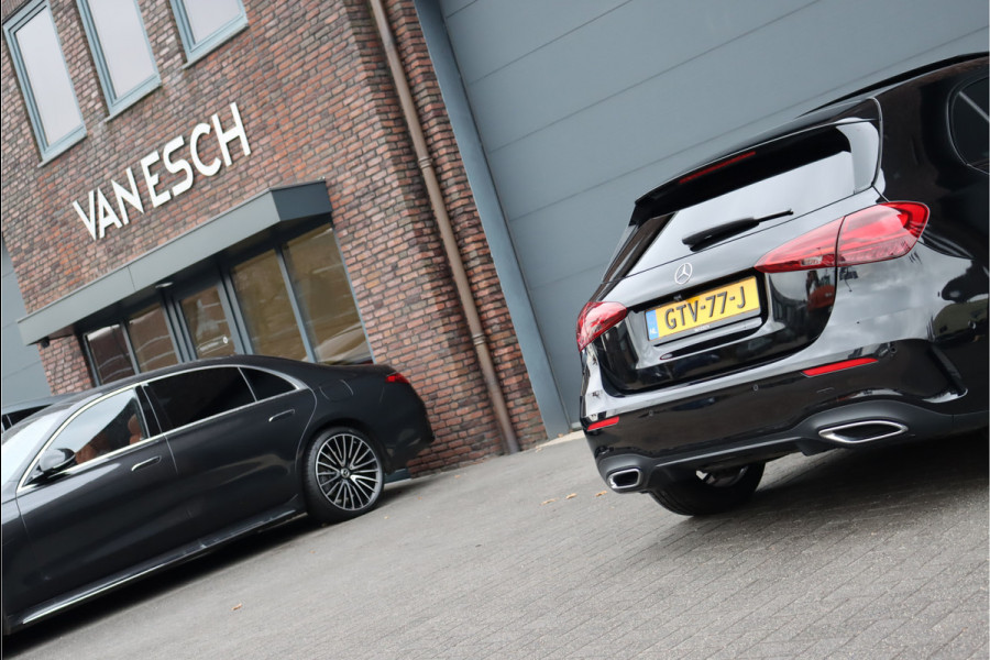 Mercedes-Benz A-Klasse 180 AMG Line Aut7 | Facelift | Panoramadak | Verwarmd Stuurwiel | Trekhaak | Camera | Keyless Go | Widescreen | Sfeerverlichting | Stoelverwarming | High Perf. LED |