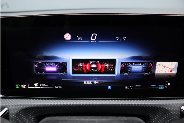 Mercedes-Benz A-Klasse 180 AMG Line Aut7 | Facelift | Panoramadak | Verwarmd Stuurwiel | Trekhaak | Camera | Keyless Go | Widescreen | Sfeerverlichting | Stoelverwarming | High Perf. LED |