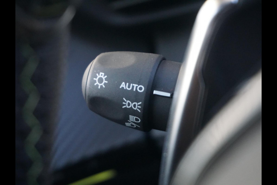 Peugeot 2008 1.2 Hybrid 145 GT