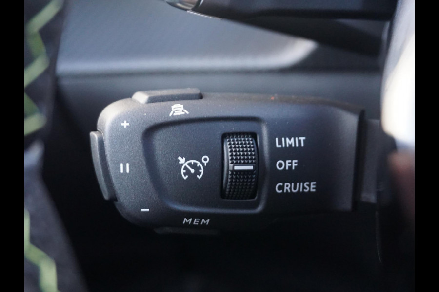 Peugeot 2008 1.2 Hybrid 145 GT