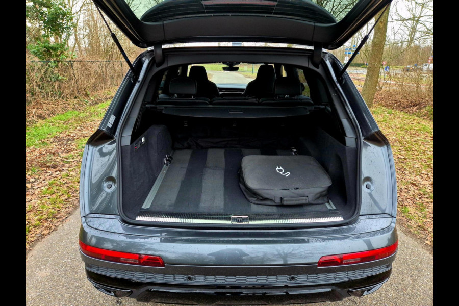 Audi Q7 60 TFSI e quattro Competition . Head-up . Sportstoelen. Panodak