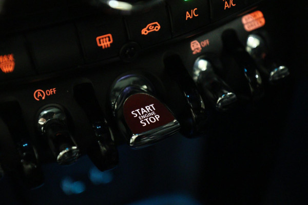 MINI Mini 2.0 Cooper S JCW uitgevoerd/NAP/PANO/HUD/H-K/CARPLAY/STOELVER/VOL