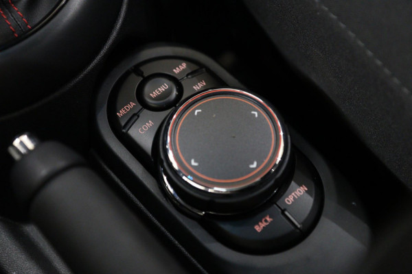 MINI Mini 2.0 Cooper S JCW uitgevoerd/NAP/PANO/HUD/H-K/CARPLAY/STOELVER/VOL
