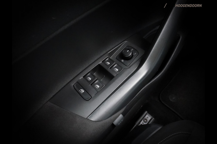 Volkswagen Polo 1.0 TSI Comfortline Sport (LED,APPLE CARPLAY,ADAPTIVE CRUISE,LM-VELGEN,NIEUWE APK,SPORSTOELEN,AIRCO,TOPCONDITIE)