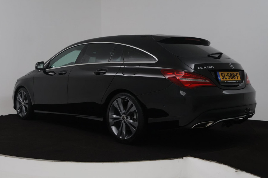 Mercedes-Benz CLA-Klasse Shooting Brake 180 Business Solution (TREKHAAK, STOELVERWARMING, ACHTERUITRIJCAMERA, PARKEERSENSOREN)