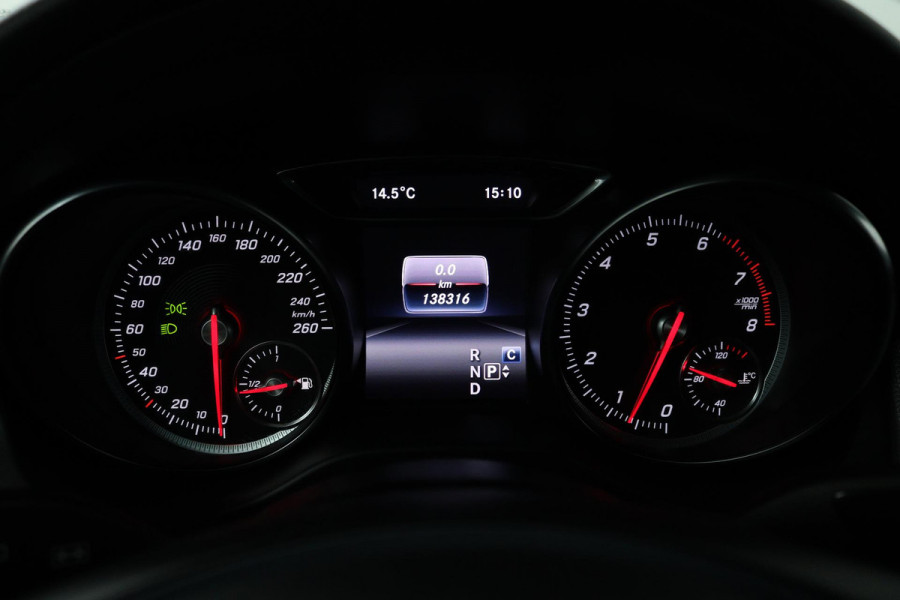 Mercedes-Benz CLA-Klasse Shooting Brake 180 Business Solution (TREKHAAK, STOELVERWARMING, ACHTERUITRIJCAMERA, PARKEERSENSOREN)