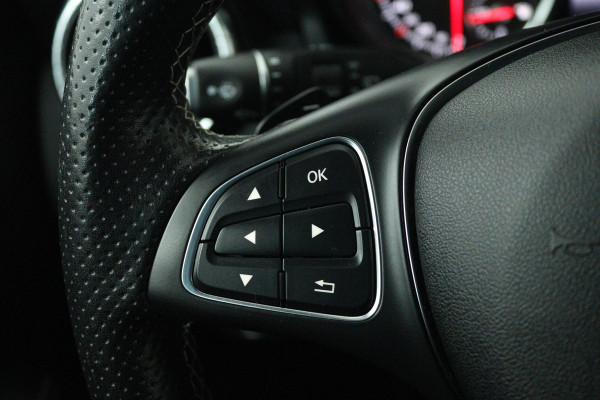 Mercedes-Benz CLA-Klasse Shooting Brake 180 Business Solution (TREKHAAK, STOELVERWARMING, ACHTERUITRIJCAMERA, PARKEERSENSOREN)