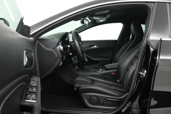 Mercedes-Benz CLA-Klasse Shooting Brake 180 Business Solution (TREKHAAK, STOELVERWARMING, ACHTERUITRIJCAMERA, PARKEERSENSOREN)