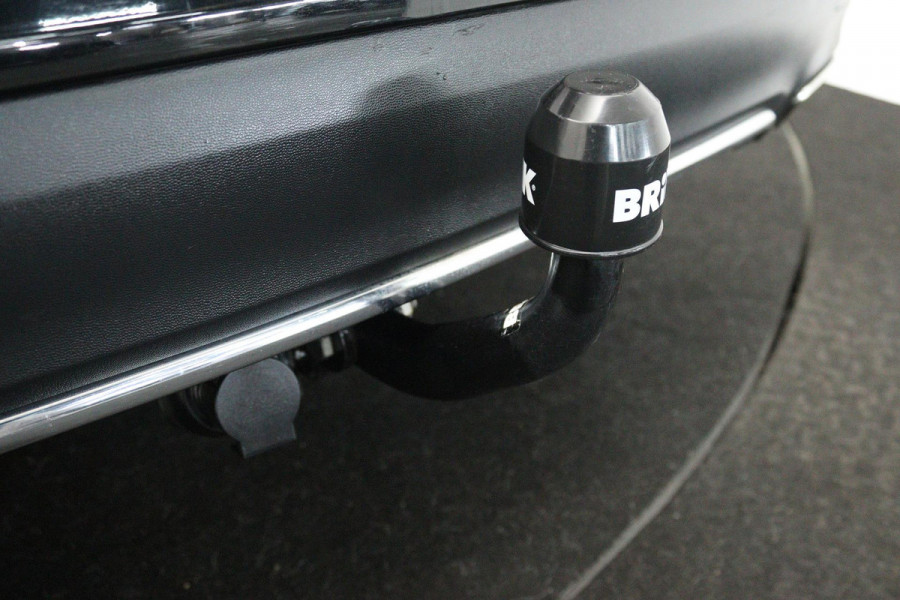 Mercedes-Benz CLA-Klasse Shooting Brake 180 Business Solution (TREKHAAK, STOELVERWARMING, ACHTERUITRIJCAMERA, PARKEERSENSOREN)