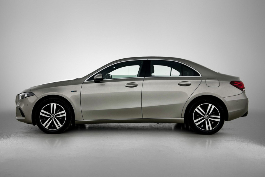 Mercedes-Benz A-Klasse 250 e Business Solution Luxury Limited (SFEERVERLICHTING, CAMERA, LEDER, 1e EIGENAAR, GOED ONDERHOUDEN)