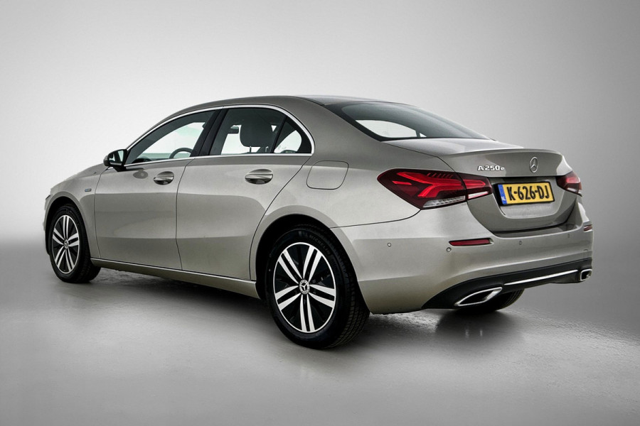 Mercedes-Benz A-Klasse 250 e Business Solution Luxury Limited (SFEERVERLICHTING, CAMERA, LEDER, 1e EIGENAAR, GOED ONDERHOUDEN)