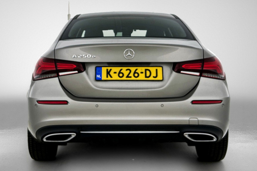 Mercedes-Benz A-Klasse 250 e Business Solution Luxury Limited (SFEERVERLICHTING, CAMERA, LEDER, 1e EIGENAAR, GOED ONDERHOUDEN)