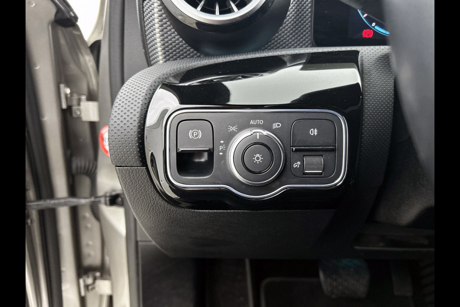 Mercedes-Benz A-Klasse 250 e Business Solution Luxury Limited (SFEERVERLICHTING, CAMERA, LEDER, 1e EIGENAAR, GOED ONDERHOUDEN)