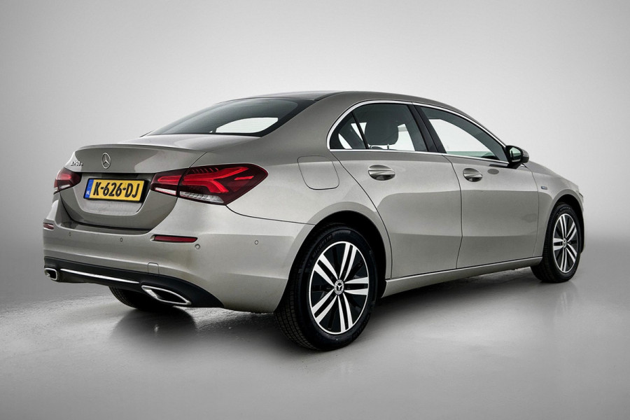 Mercedes-Benz A-Klasse 250 e Business Solution Luxury Limited (SFEERVERLICHTING, CAMERA, LEDER, 1e EIGENAAR, GOED ONDERHOUDEN)