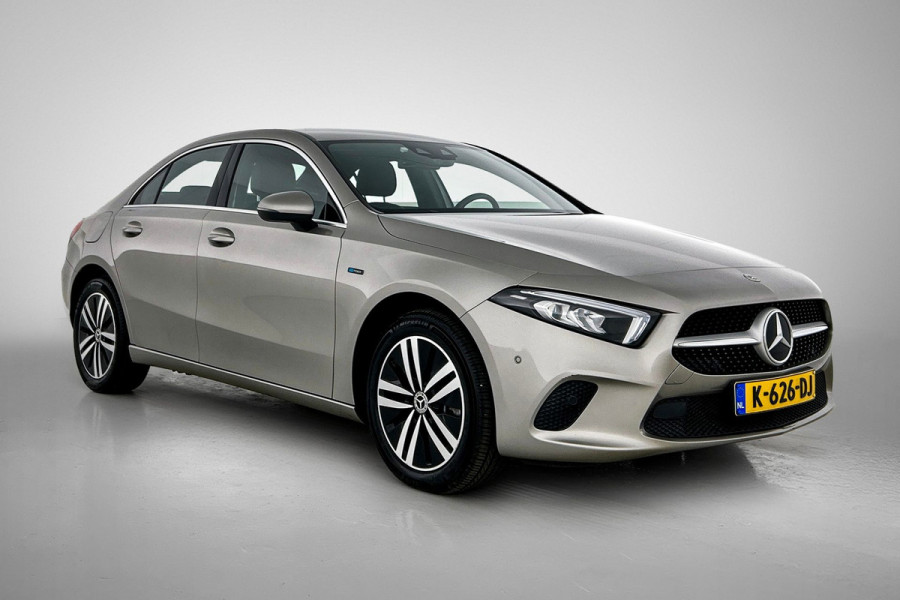 Mercedes-Benz A-Klasse 250 e Business Solution Luxury Limited (SFEERVERLICHTING, CAMERA, LEDER, 1e EIGENAAR, GOED ONDERHOUDEN)