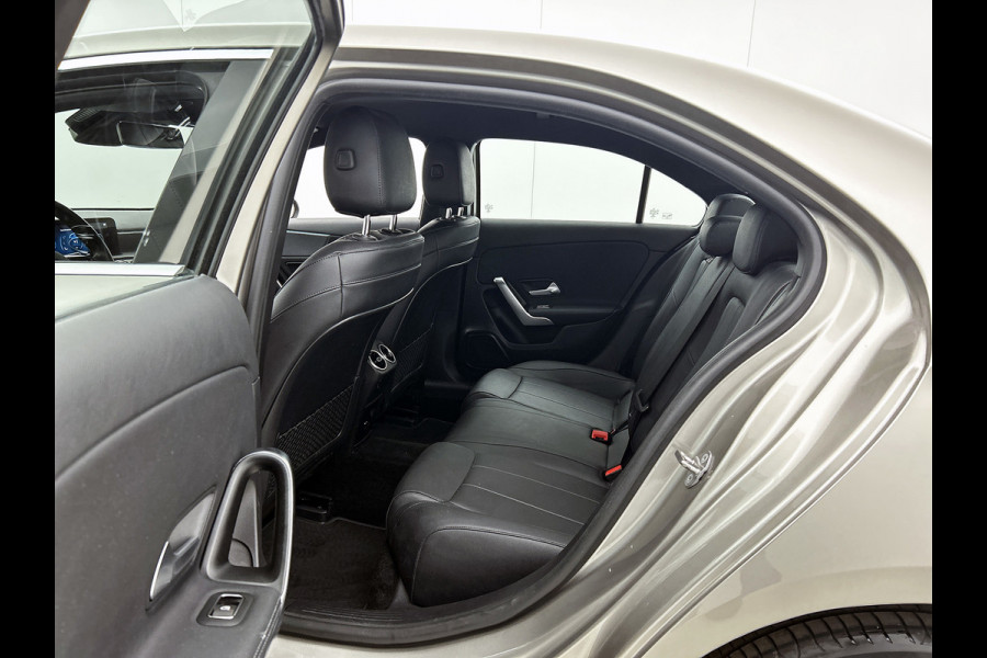 Mercedes-Benz A-Klasse 250 e Business Solution Luxury Limited (SFEERVERLICHTING, CAMERA, LEDER, 1e EIGENAAR, GOED ONDERHOUDEN)