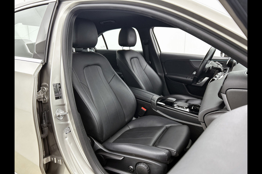 Mercedes-Benz A-Klasse 250 e Business Solution Luxury Limited (SFEERVERLICHTING, CAMERA, LEDER, 1e EIGENAAR, GOED ONDERHOUDEN)